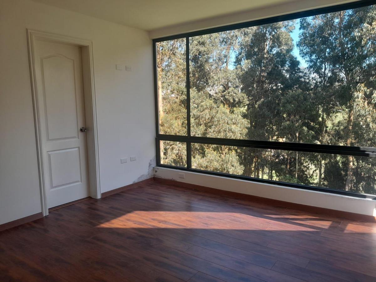 Departamento en de 2 Habitaciones de Venta en El Sector de Mirasierra — imagen 6