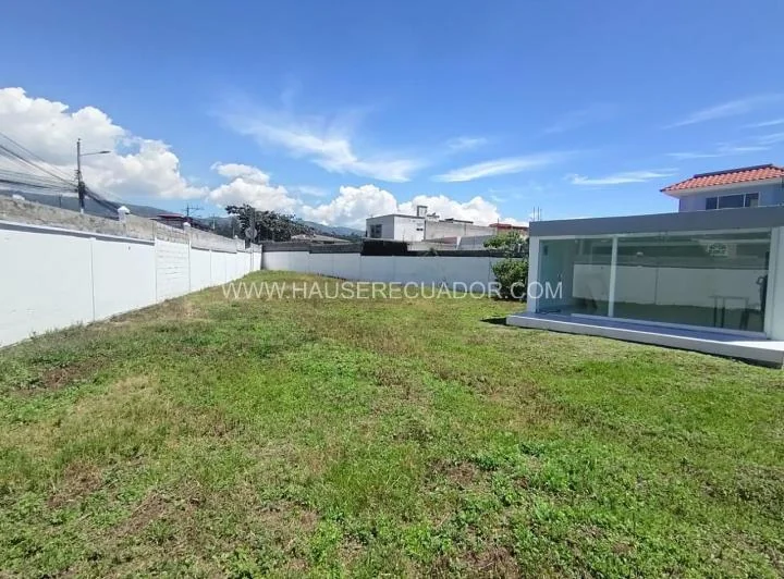 Terreno Comercial 1.060 m² en Conocoto con 103 m de Frente | Alta Visibilidad y Gran Potencial — imagen 1