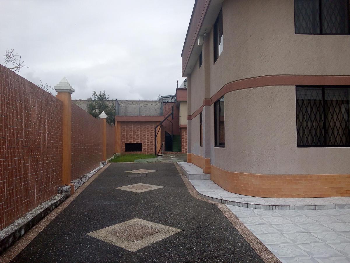 Casa en Venta, Amplia, 604 m de Terreno, Sector Calderón — imagen 5