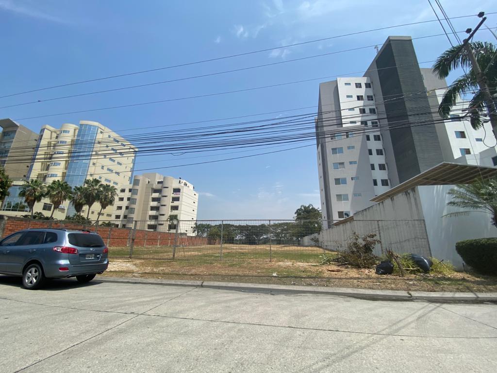Vendo Terreno Para Edificio Frente Al Río Daule Samborondon, Guayas — imagen 6
