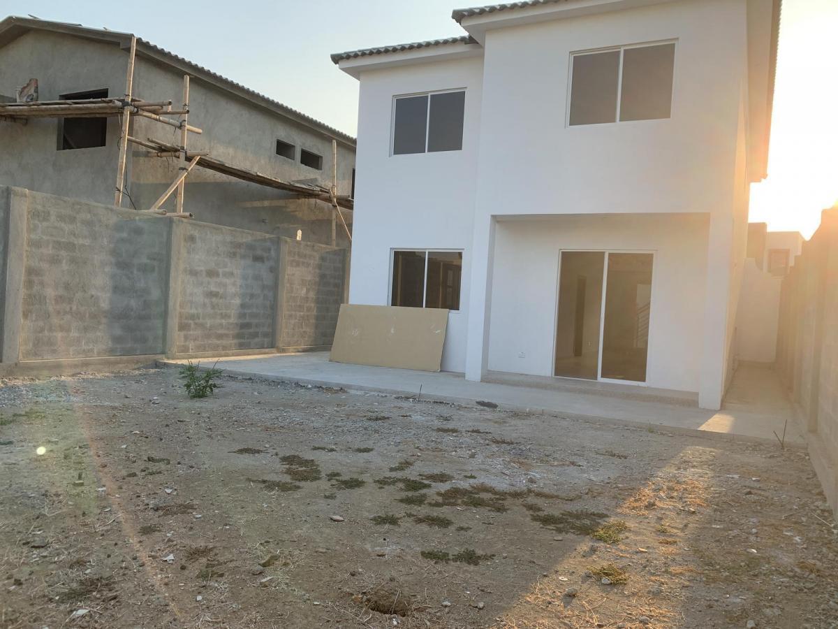 Casa en Venta en Urb. Porton del Rio de Estreno con 4 Habitaciones, Guayas — imagen 2