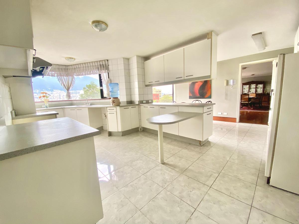 Vendo Departamento con Vista Espectacular – González Suárez — imagen 2