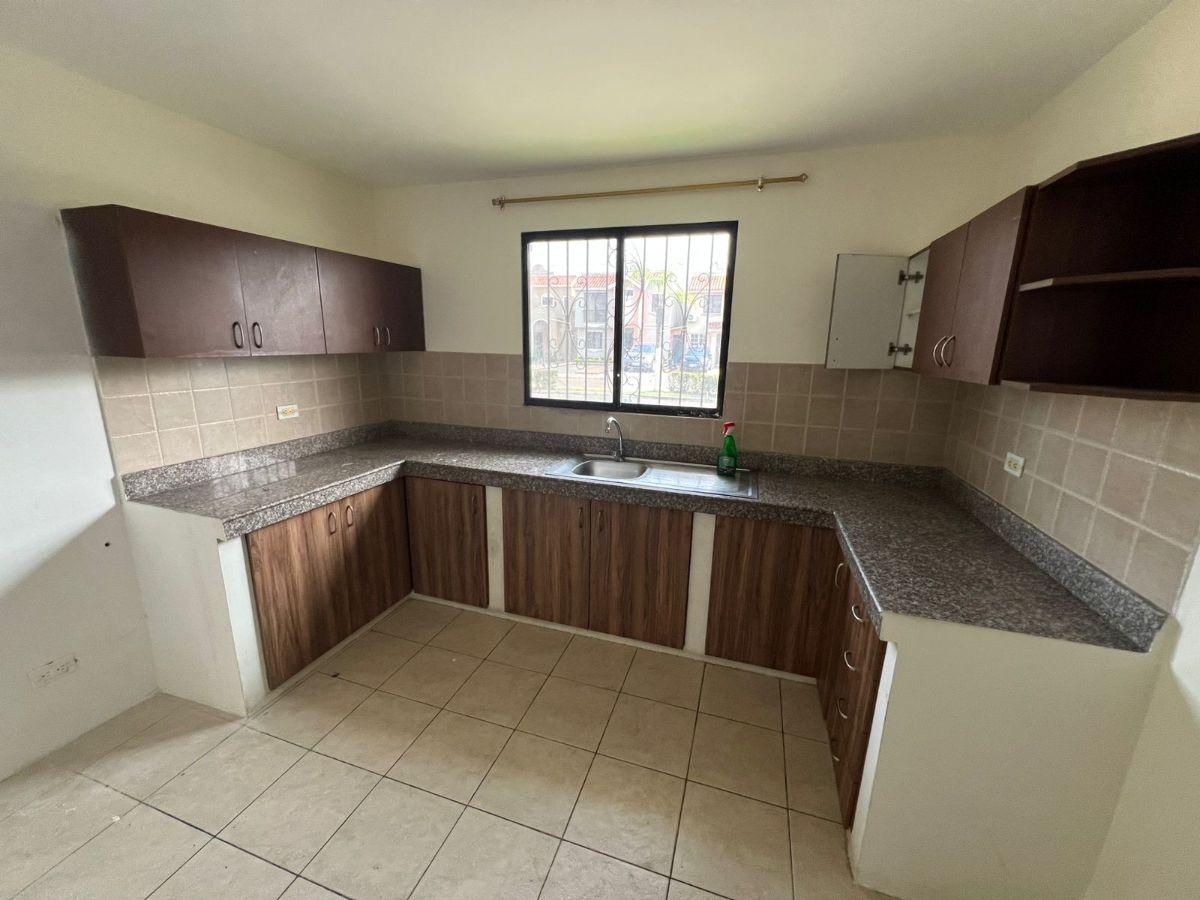 Casa en Venta Urbanización Castilla, Esquinera 127,5 m², 4 Habitc - Mons García, Guayas — imagen 8
