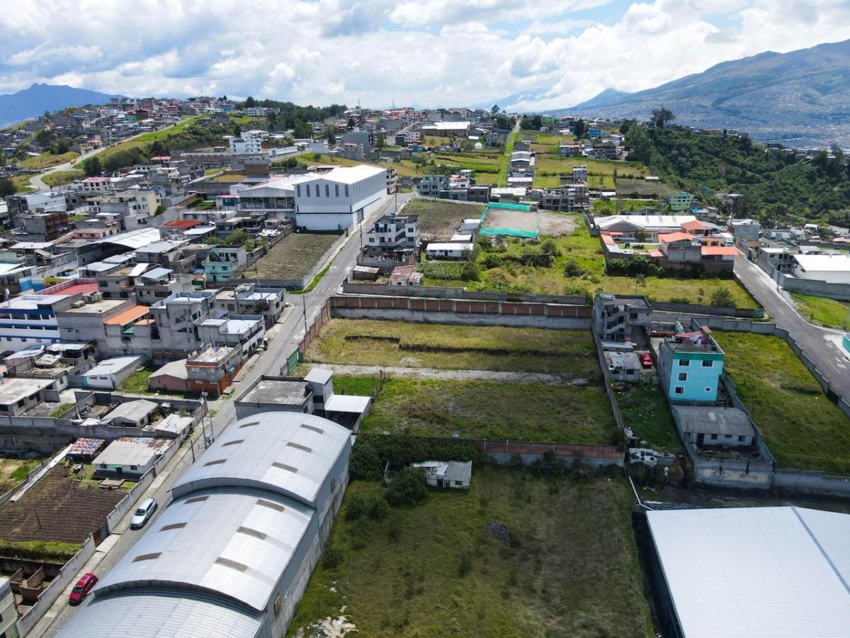 Espacio, Ubicación y Proyección: Terreno Único a Pasos de La Av Simón Bolívar — imagen 9