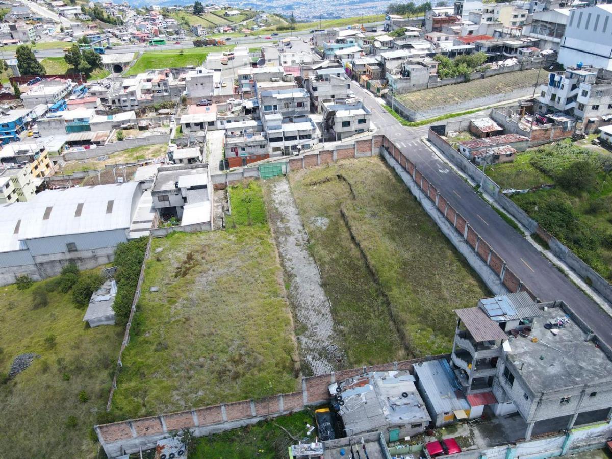 Espacio, Ubicación y Proyección: Terreno Único a Pasos de La Av Simón Bolívar — imagen 8