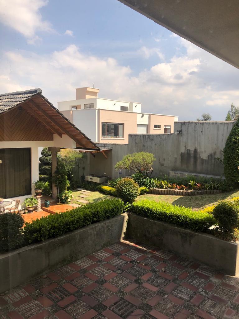 Amplia Propiedad con Terreno de 2000 m² - 700 m² de Construccion — imagen 9