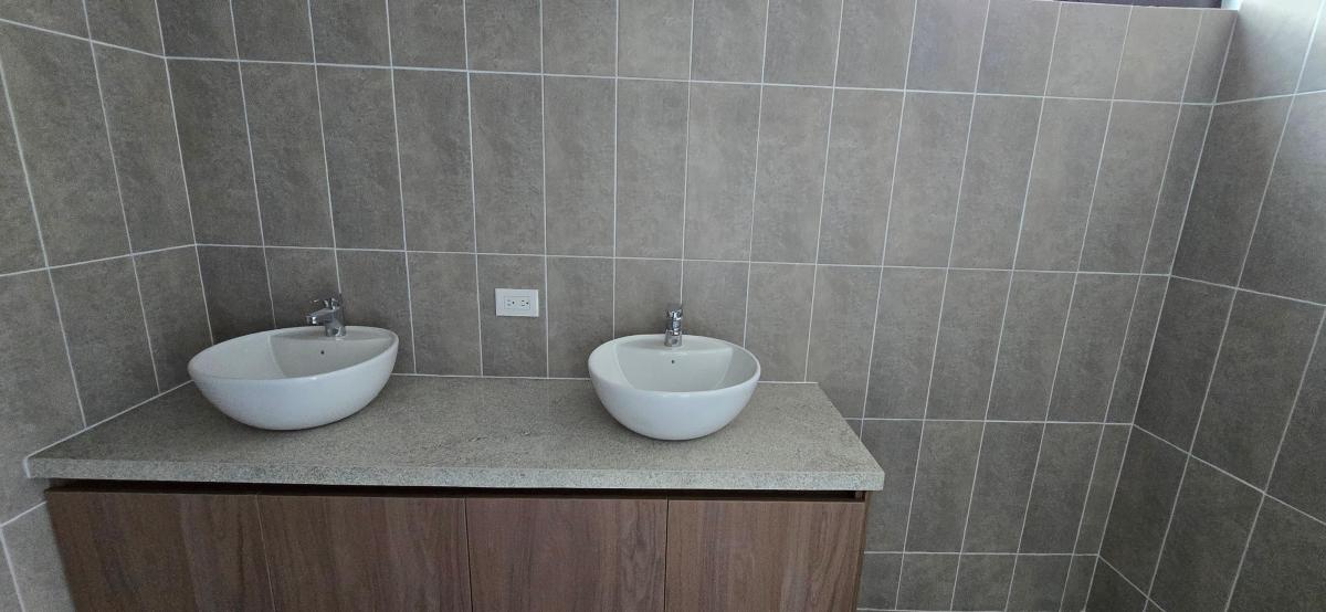 Vendo Moderna Casa en Urbanización Privada La Costa Samborondón, Guayas — imagen 2