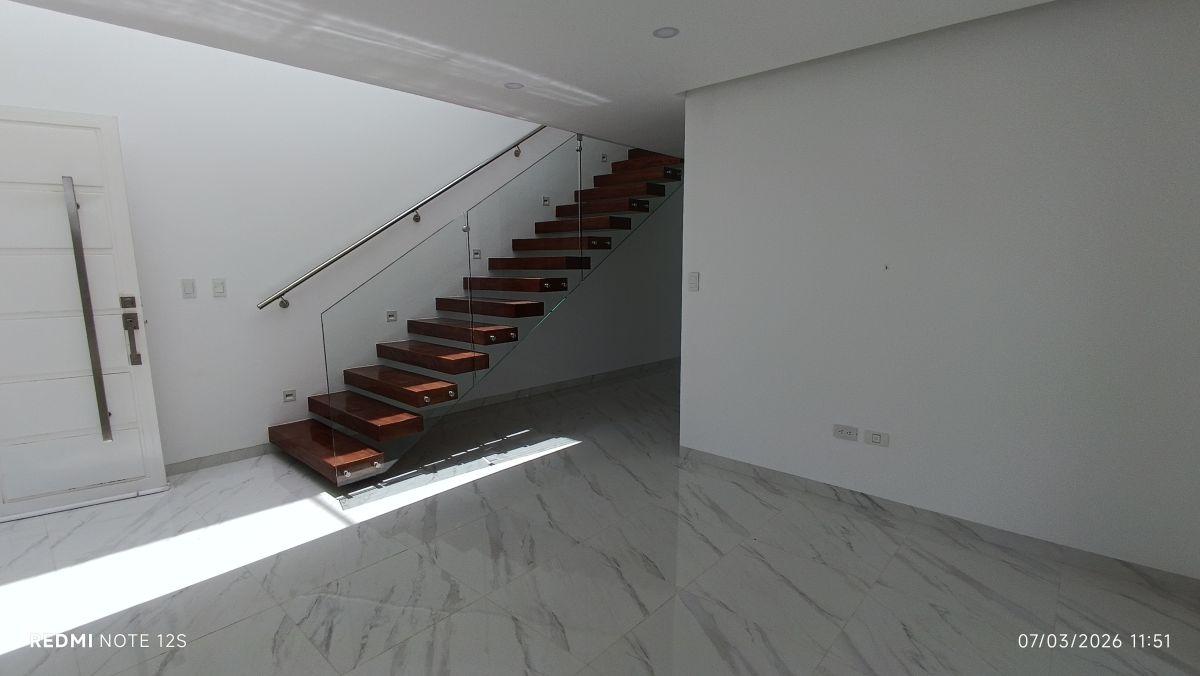 Casa en Venta en La Urbanización Ldu. Diseño Minimalista y Elegancia — imagen 8