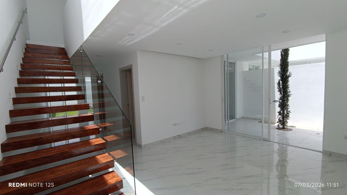 Casa en Venta en La Urbanización Ldu. Diseño Minimalista y Elegancia — imagen 6
