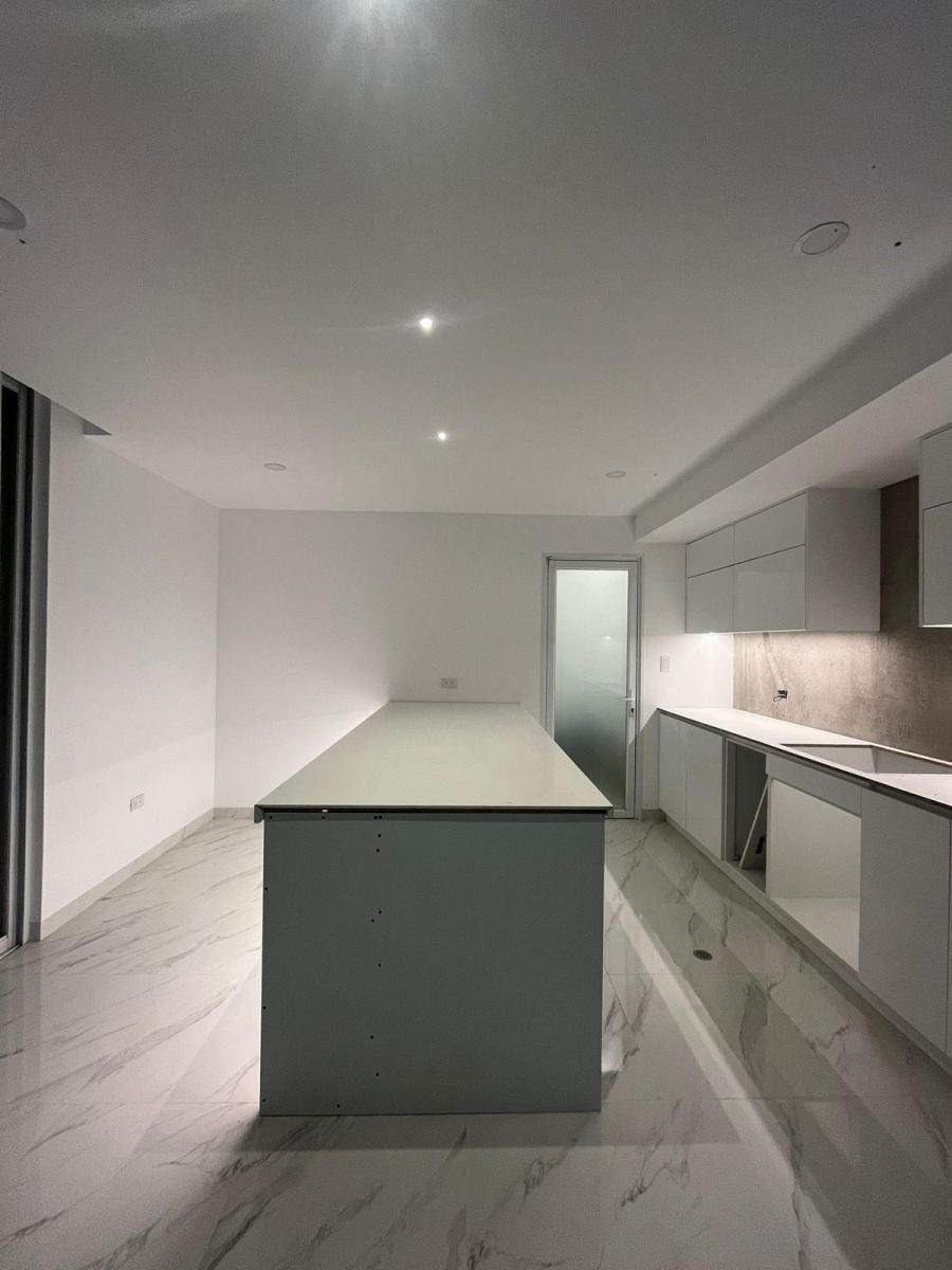 Casa en Venta en La Urbanización Ldu. Diseño Minimalista y Elegancia — imagen 2