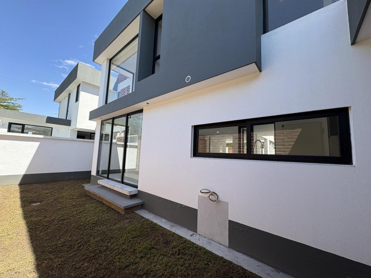 Venta Casa Dentro de Urbanización en Santa Rosa Nayon — imagen 10