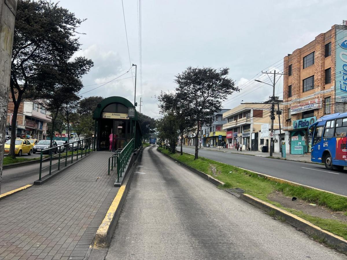 Mv - Sector Pintado, Av Mariscal Sucre en Venta Terreno Comercial 690,83 m² — imagen 2