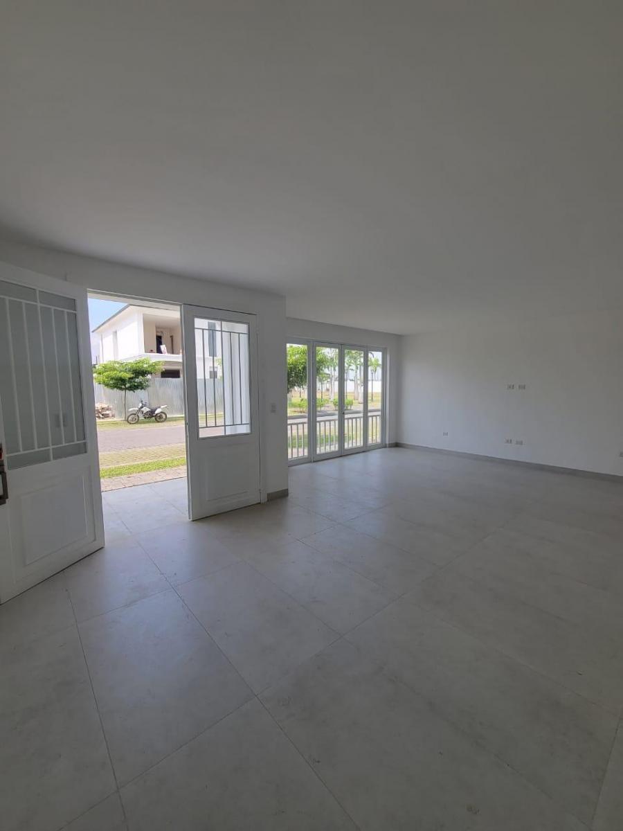 En Venta Lujosa Casa de Estreno en Aires Norte, Vía a Samborondón, Guayas — imagen 9