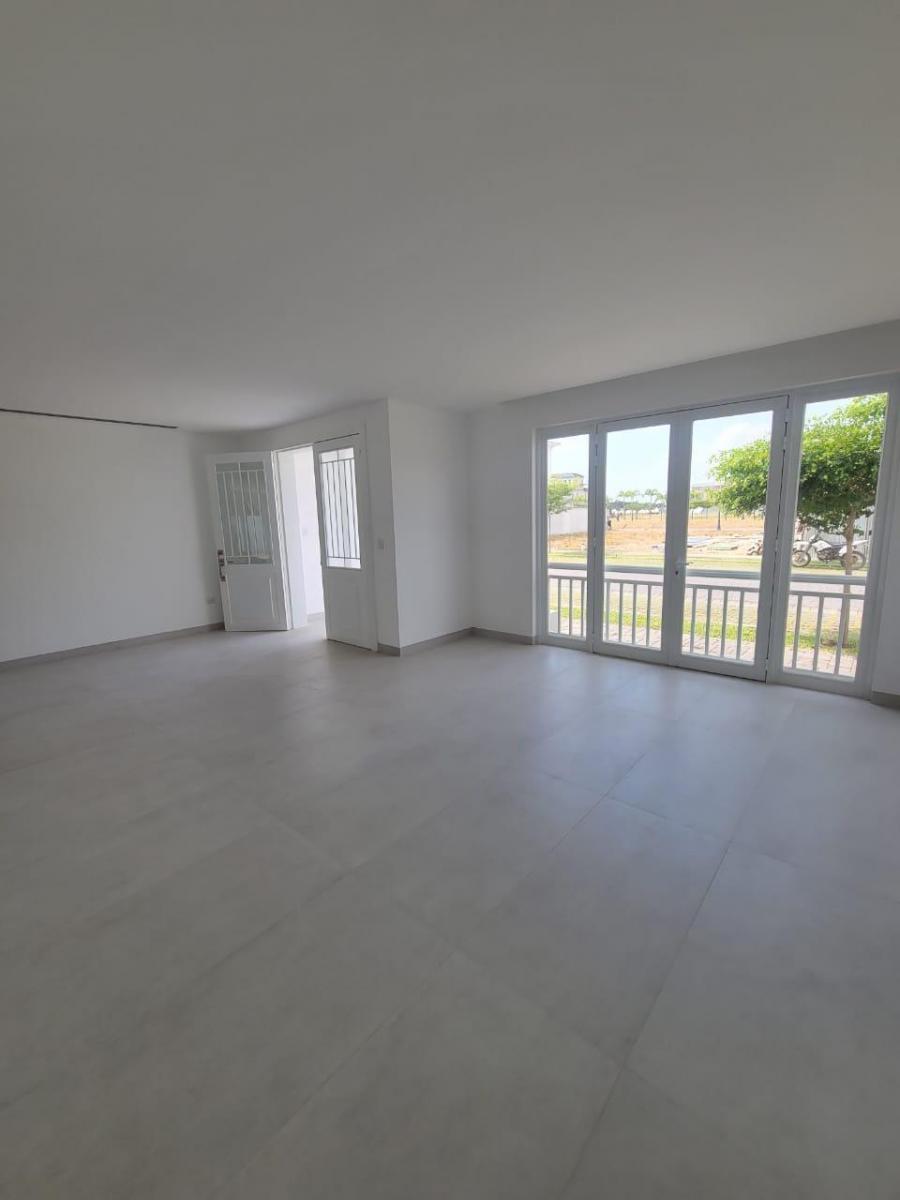 En Venta Lujosa Casa de Estreno en Aires Norte, Vía a Samborondón, Guayas — imagen 8