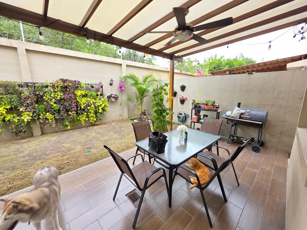 Casa de Oportunidad en Venta con Piscina, Terreno Grande, Esquinera, Via a La Costa Cerca Plaza Tia, Guayas — imagen 10