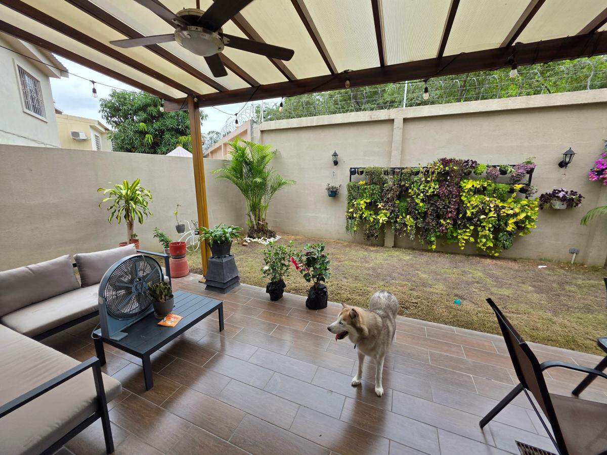 Casa de Oportunidad en Venta con Piscina, Terreno Grande, Esquinera, Via a La Costa Cerca Plaza Tia, Guayas — imagen 9