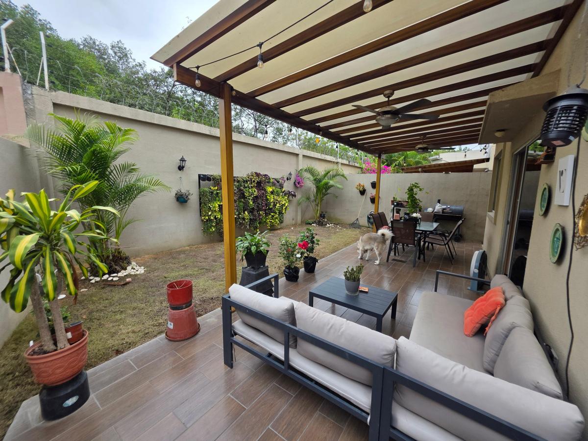 Casa de Oportunidad en Venta con Piscina, Terreno Grande, Esquinera, Via a La Costa Cerca Plaza Tia, Guayas — imagen 8