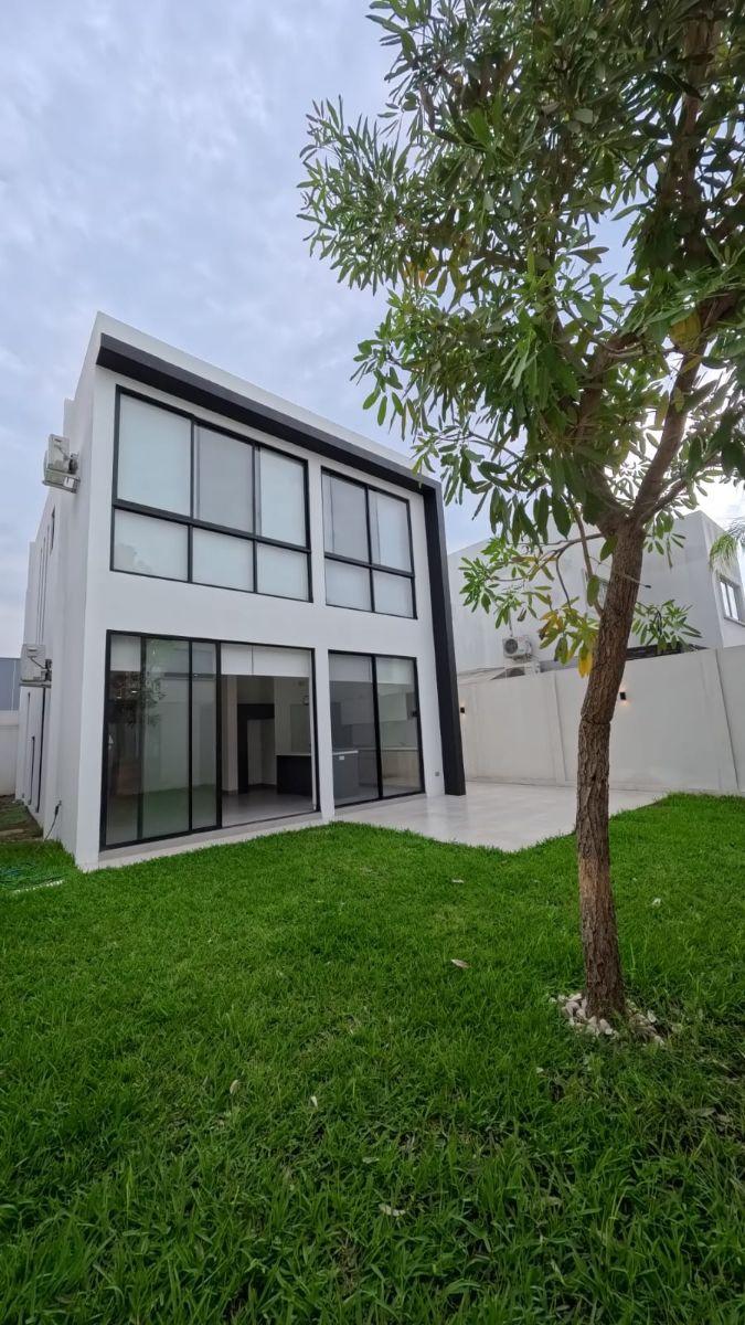 Casa Moderna en Venta en Ciudad Celeste Nuevo Samborondón – Minimalista, Amplia y Equipada, Guayas — imagen 4