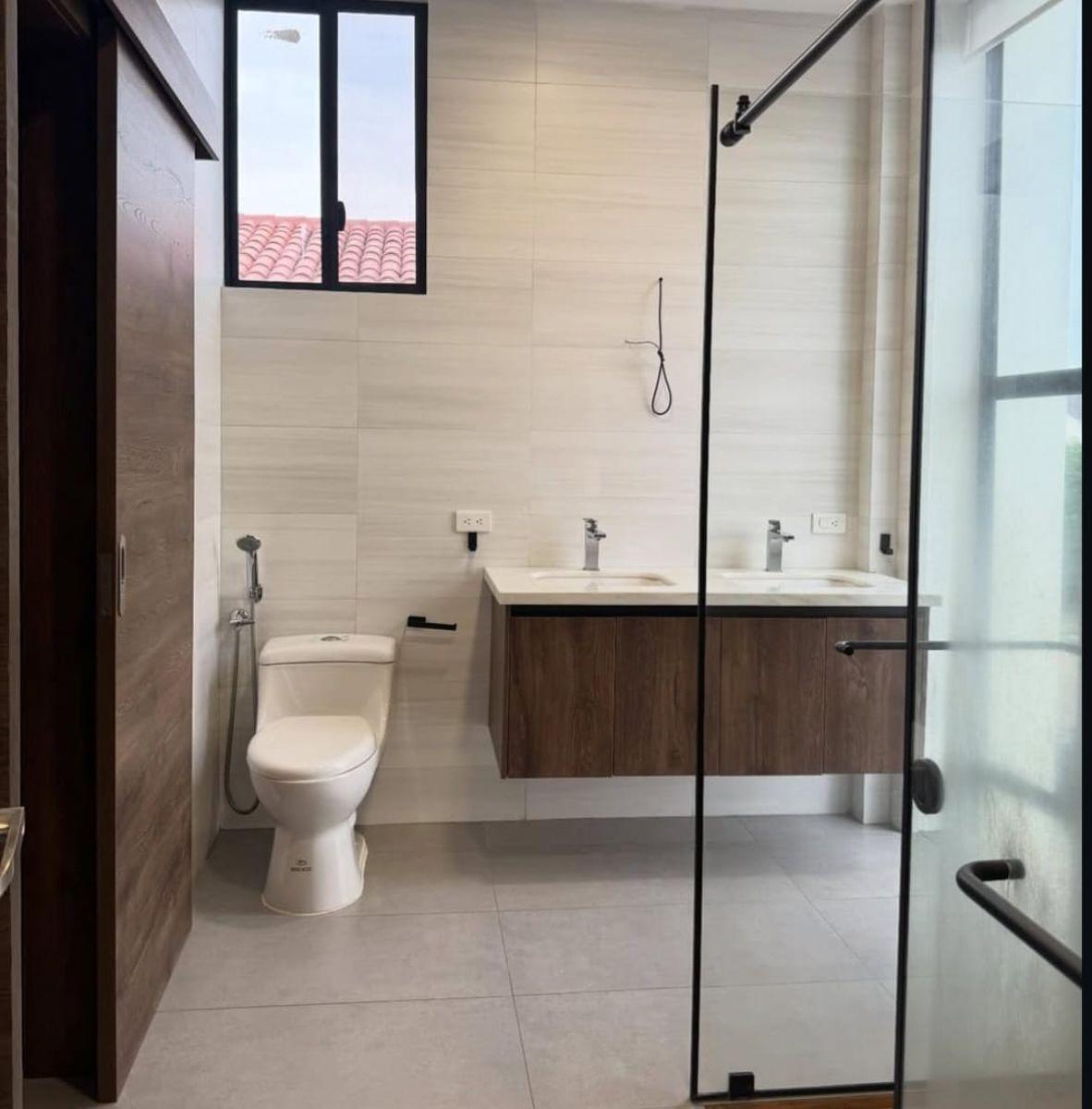 Casa Moderna en Venta en Ciudad Celeste Nuevo Samborondón – Minimalista, Amplia y Equipada, Guayas — imagen 3