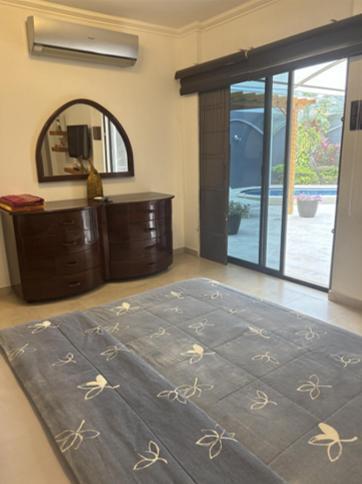 Rrr en Venta Casa con Piscina Para Inversión - Salinas: Genera $900/mes Desde El Día 1 — imagen 5