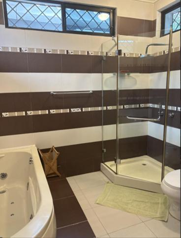 Rrr en Venta Casa con Piscina Para Inversión - Salinas: Genera $900/mes Desde El Día 1 — imagen 3
