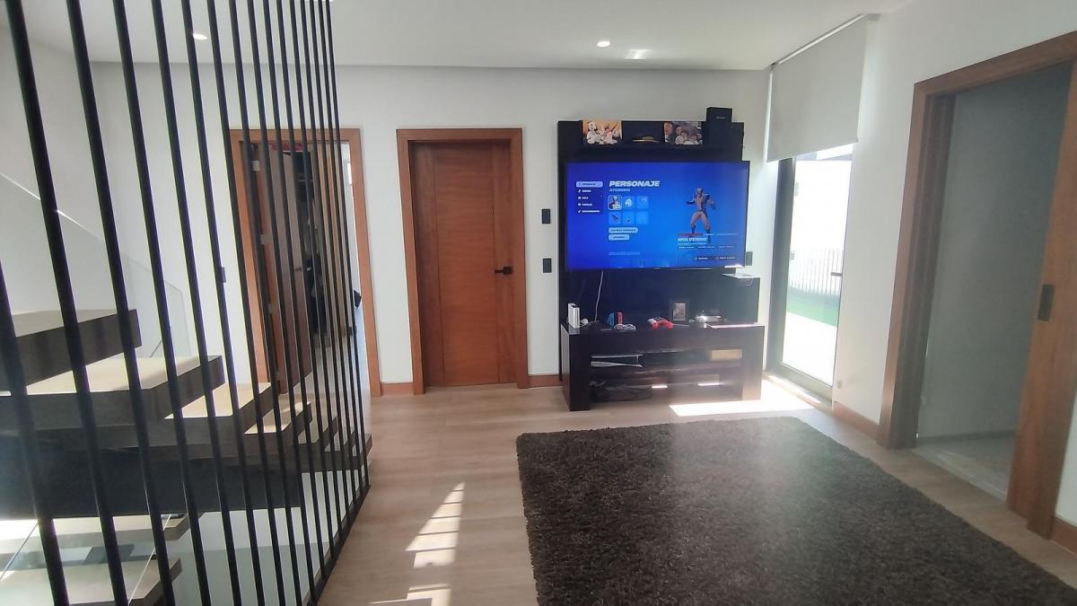 Casa en Venta de 4 Habitaciones, Dentro de Conjunto Exclusivo con Piscina en Tumbaco, Quito. Provincia de Pichincha — imagen 4