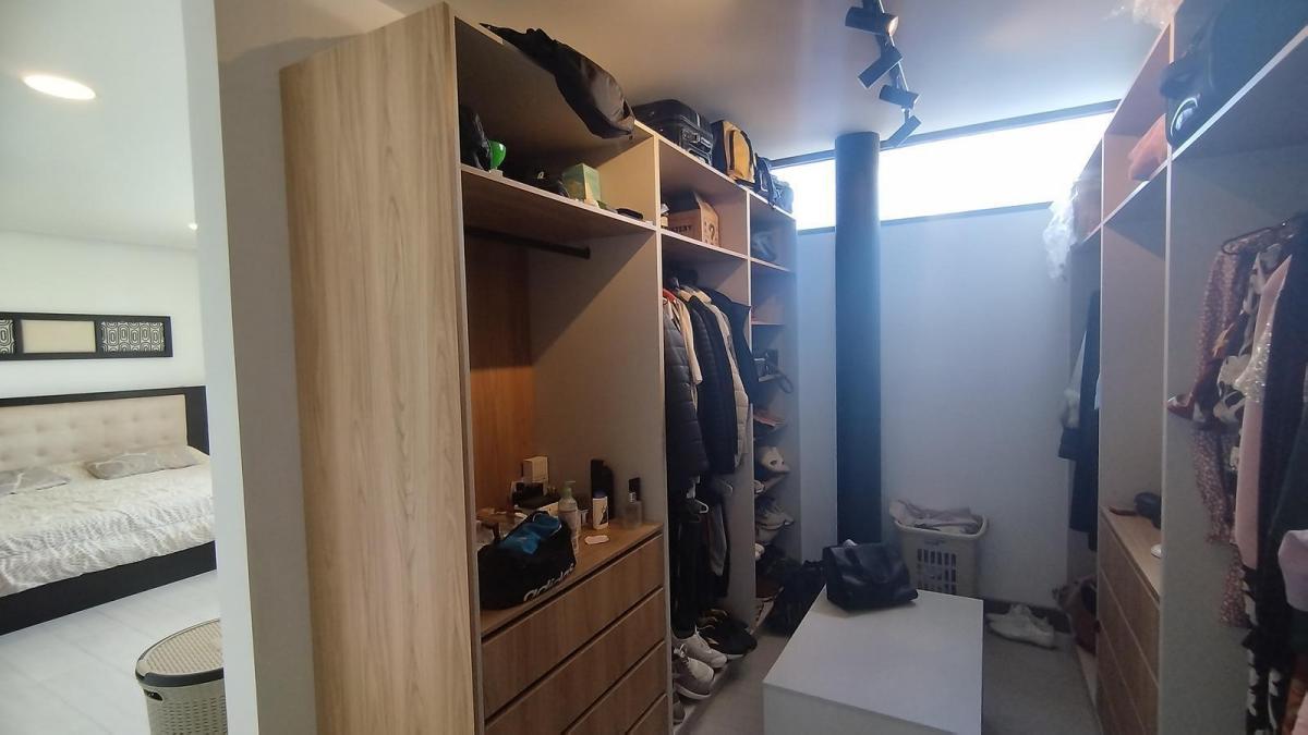Casa en Venta de 4 Habitaciones, Dentro de Conjunto Exclusivo con Piscina en Tumbaco, Quito. Provincia de Pichincha — imagen 2