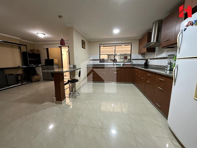 Vendo Amplia Casa en #cuenca – Sector y Cebollar (Cv3971), Azuay — imagen 6