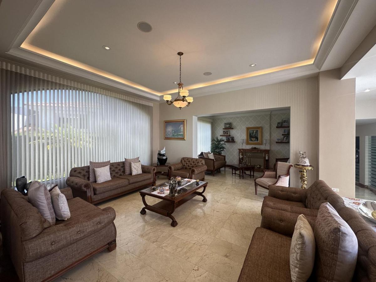Casa de Venta en Cumbaya con Piscina — imagen 9