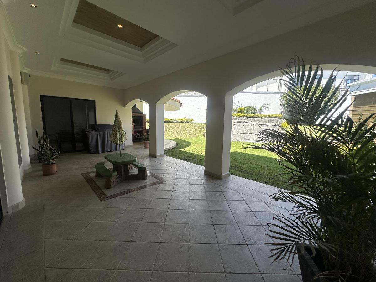 Casa de Venta en Cumbaya con Piscina — imagen 7