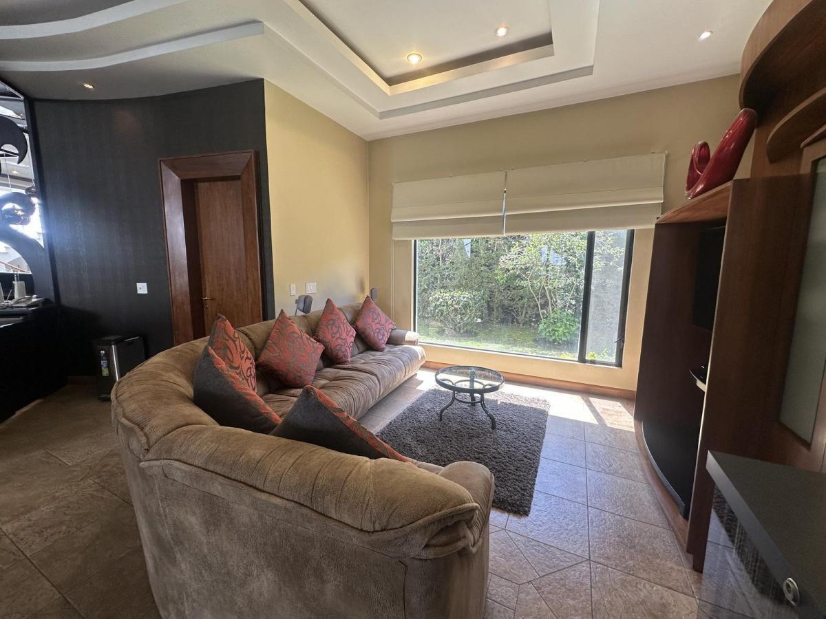 Casa de Venta en Cumbaya con Piscina — imagen 6