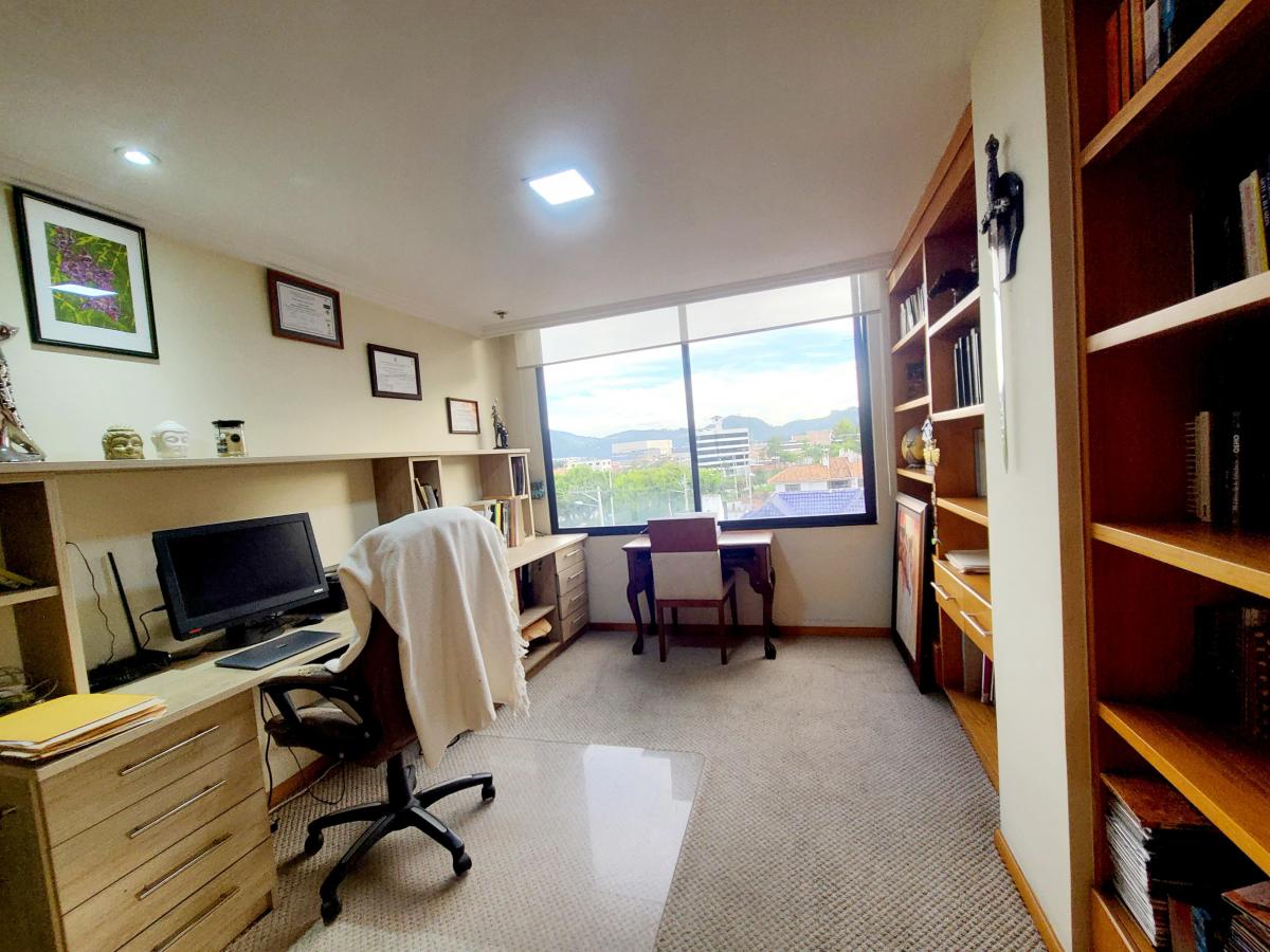 Penthouse de Lujo en Venta Av 3 de Noviembre, Azuay — imagen 2