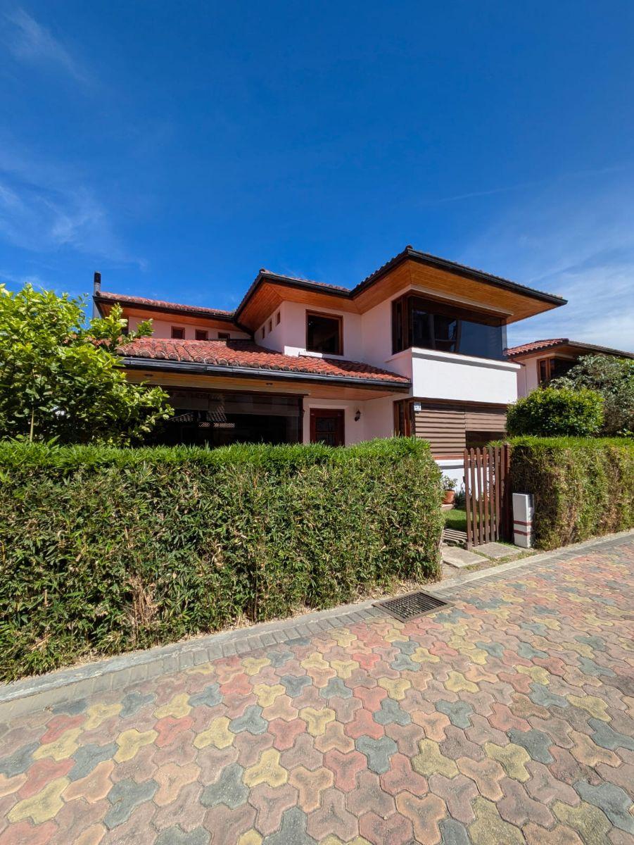 Linda Casa de Renta o Venta de Cumbaya, Seguridad Presencial. Provincia de Pichincha — imagen 10