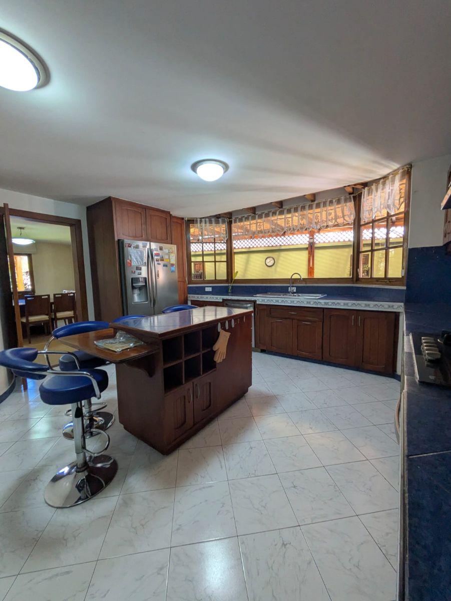 Linda Casa de Renta o Venta de Cumbaya, Seguridad Presencial. Provincia de Pichincha — imagen 7