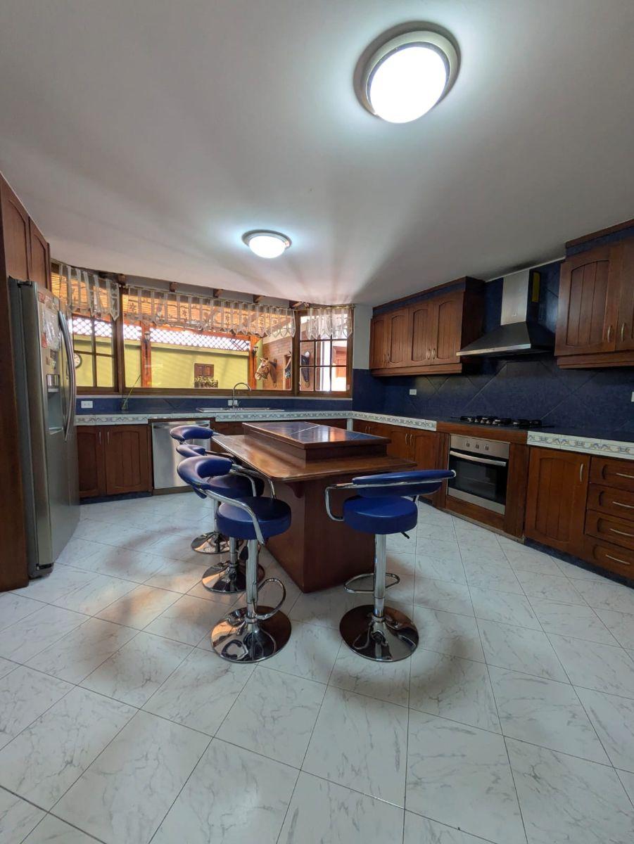 Linda Casa de Renta o Venta de Cumbaya, Seguridad Presencial. Provincia de Pichincha — imagen 6