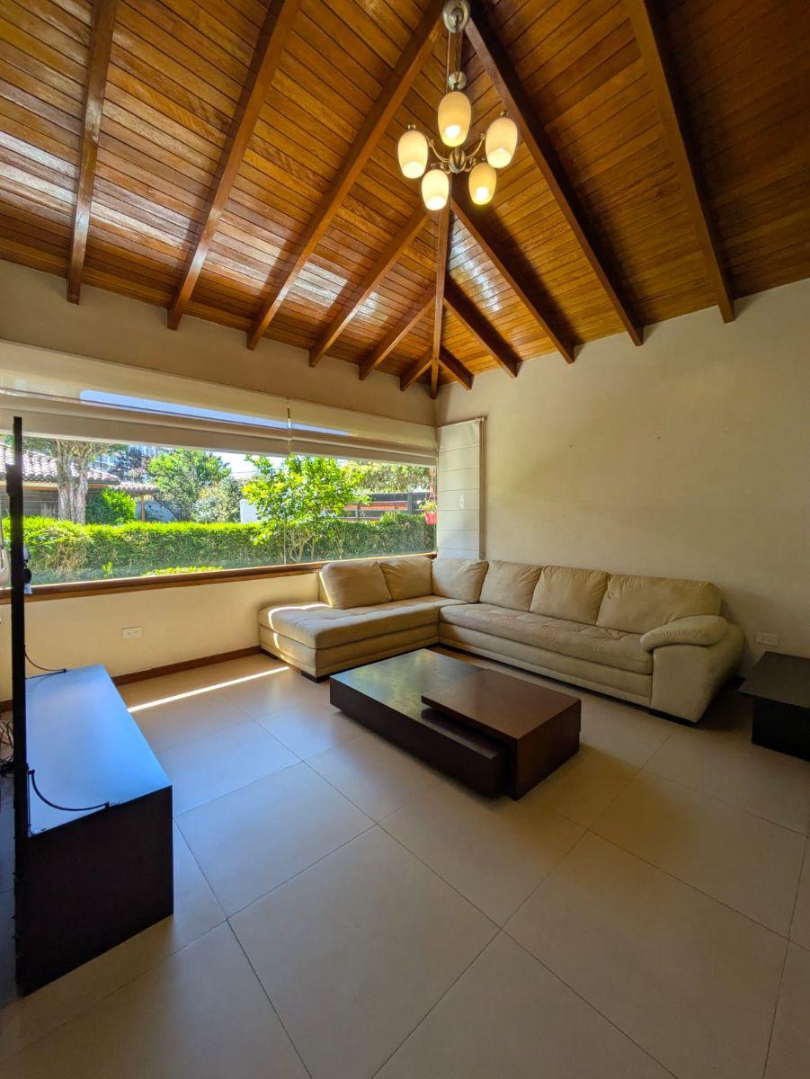 Linda Casa de Renta o Venta de Cumbaya, Seguridad Presencial. Provincia de Pichincha — imagen 4