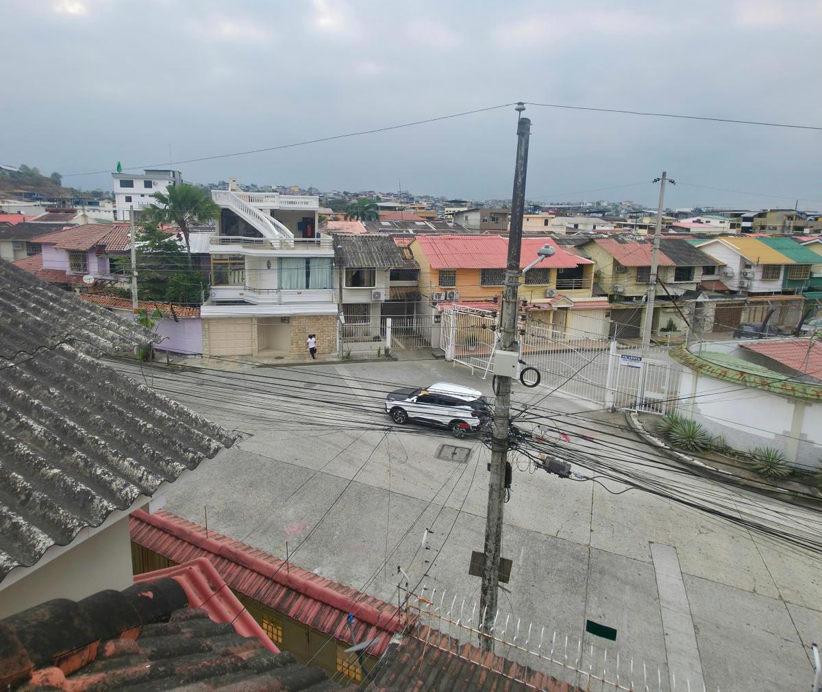 Vendo Casa Amplia en Alamos Norte, Empresas o Familia, Guayas — imagen 10