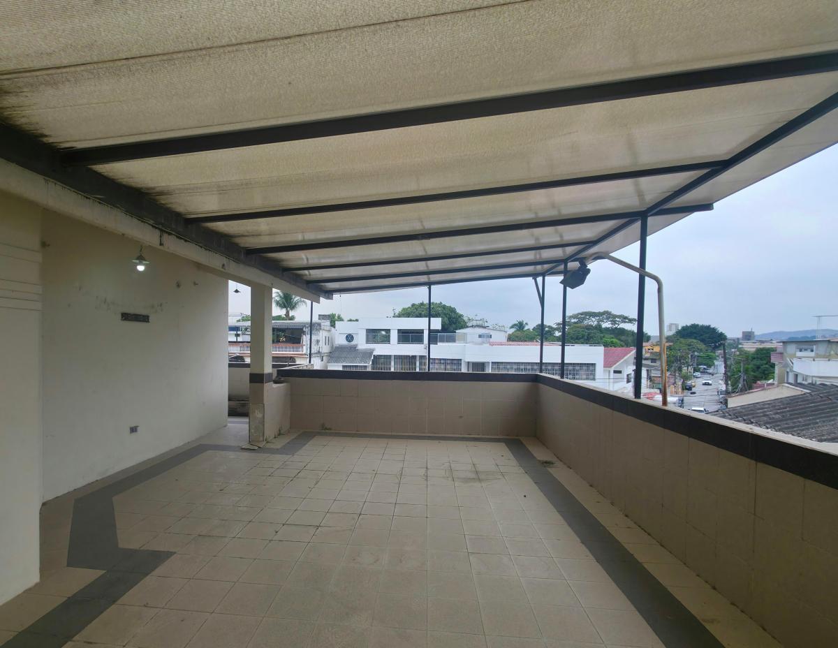 Vendo Casa Amplia en Alamos Norte, Empresas o Familia, Guayas — imagen 6