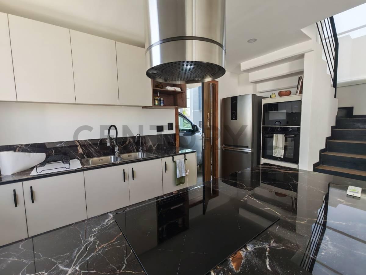 En Venta Bonita Casa, Sector Sur de Manta - Urb. Piamonte - Sector Los Gavilanes, Manabí — imagen 2
