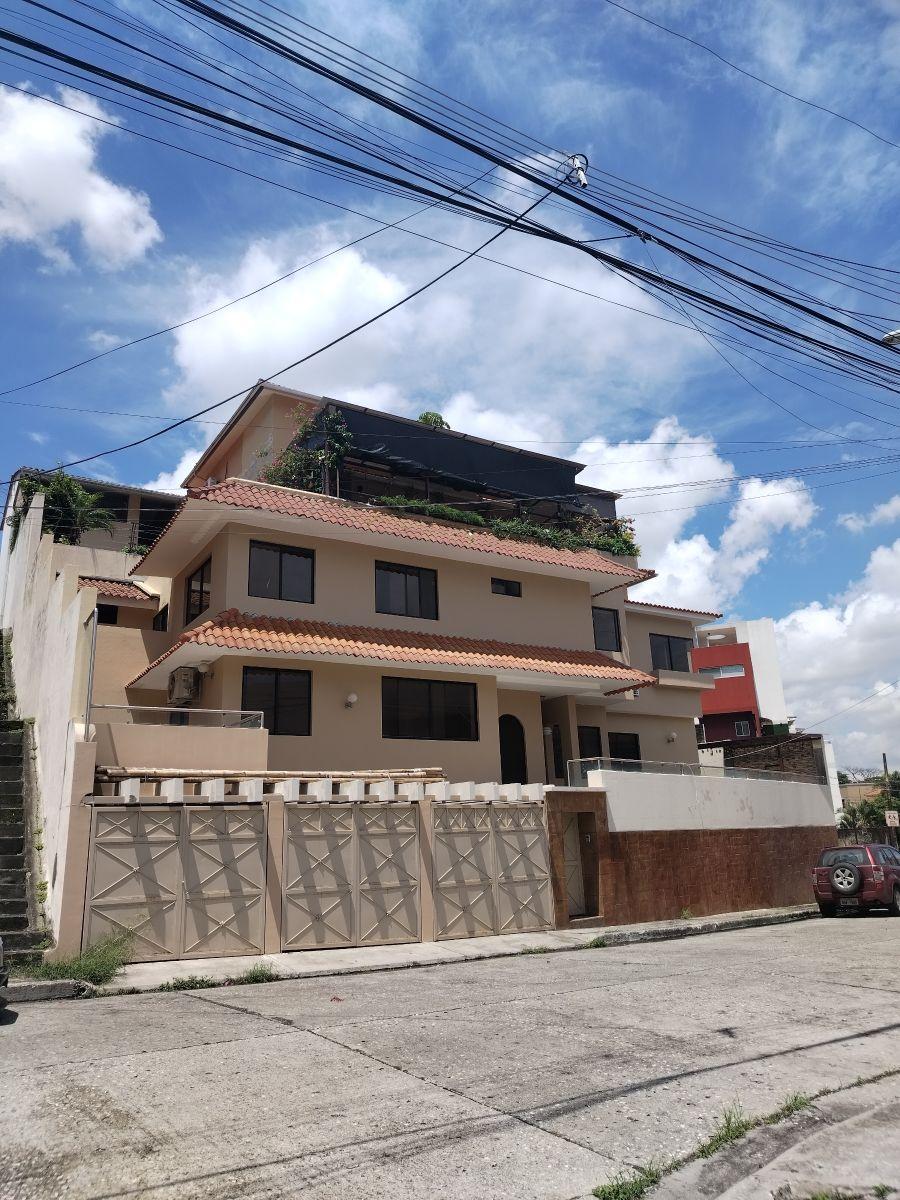 Alquiler Amplia Casa en Urb Las Cumbres, 4 Dorm., Patio con Terraza, 3 Parqueos Cerrados, Guayas — imagen 10