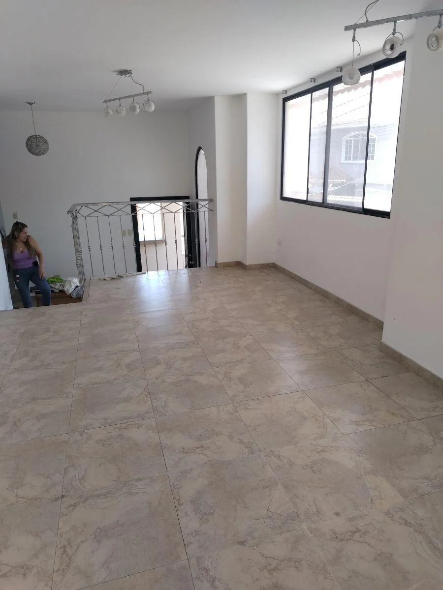 Alquiler Amplia Casa en Urb Las Cumbres, 4 Dorm., Patio con Terraza, 3 Parqueos Cerrados, Guayas — imagen 8