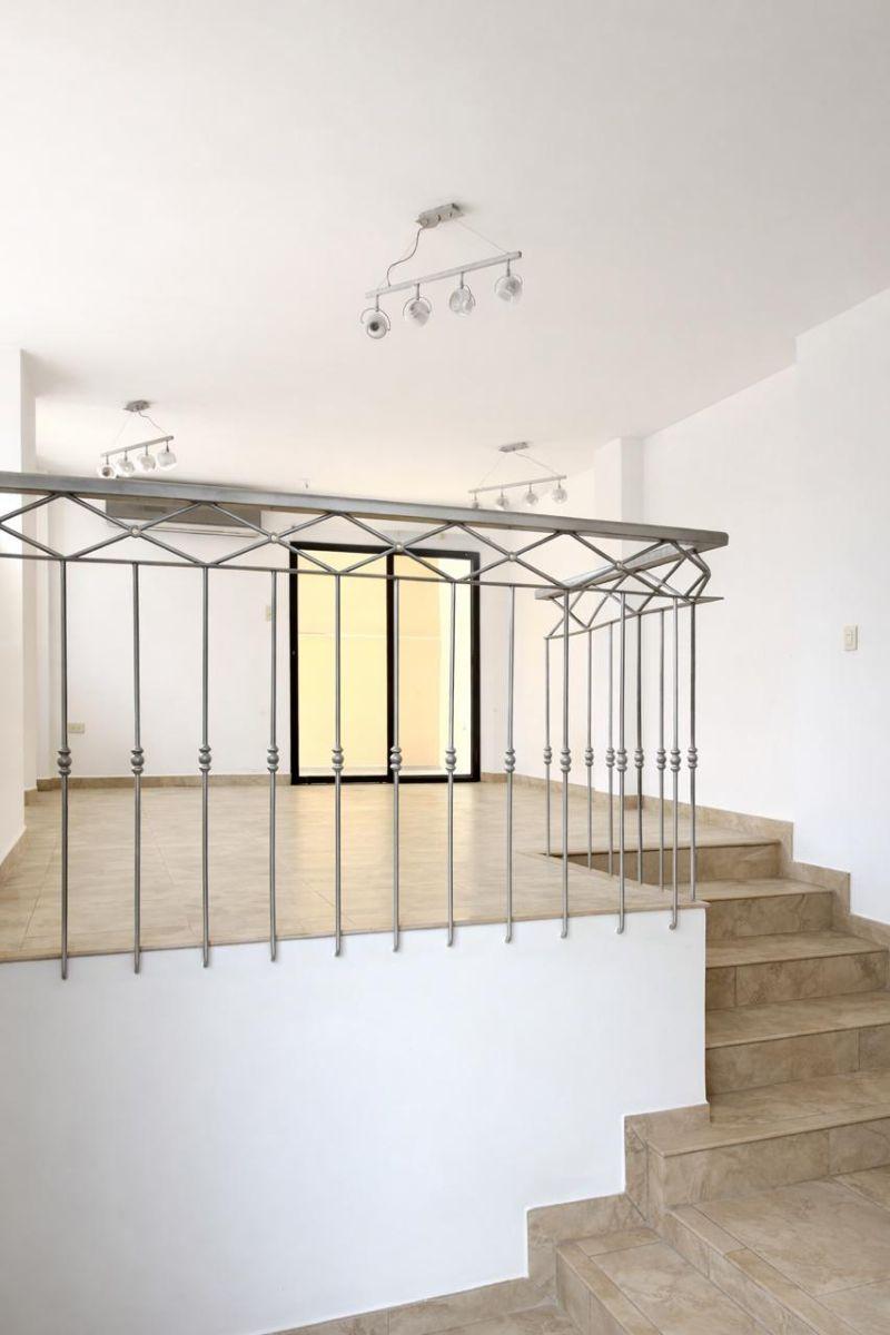 Alquiler Amplia Casa en Urb Las Cumbres, 4 Dorm., Patio con Terraza, 3 Parqueos Cerrados, Guayas — imagen 7