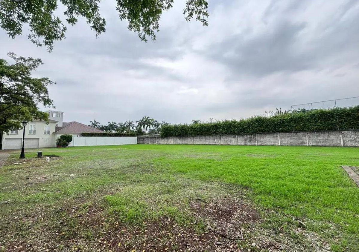 Lagos del Batan - Exclusivo Terreno Esquinero en Venta - Samborondon, Guayas — imagen 10