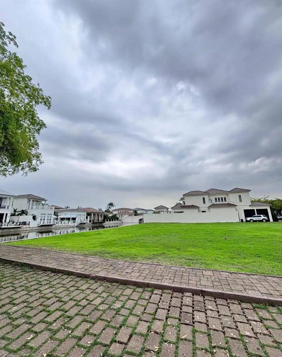 Lagos del Batan - Exclusivo Terreno Esquinero en Venta - Samborondon, Guayas — imagen 6