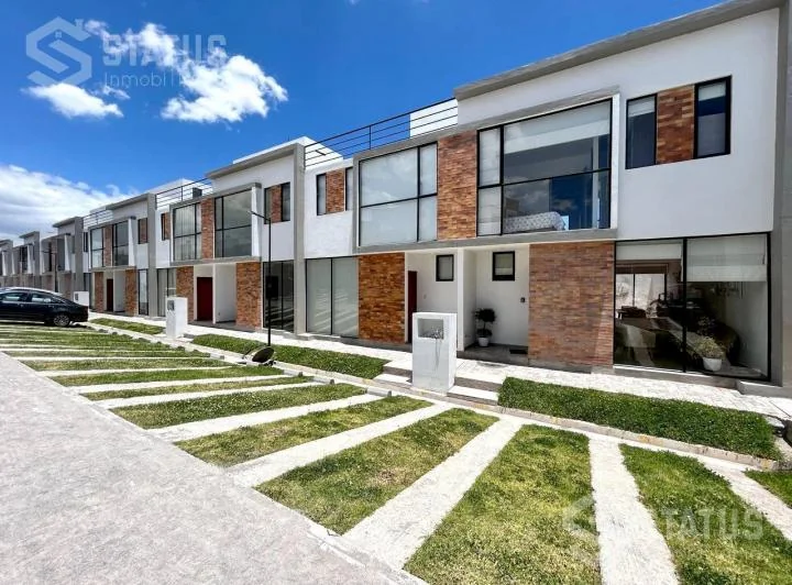 Casa de Venta en Conjunto - Sector Playa Chica Cerca Parque San Carlos de Alangasí — imagen 1