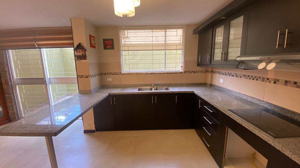 Se Vende Linda Casa de 3 Dorm. con Patio y Terraza en El Condado — imagen 8