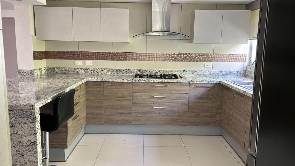 Casa de Una Sola Planta de 230 m Totalmente Remodelada — imagen 7