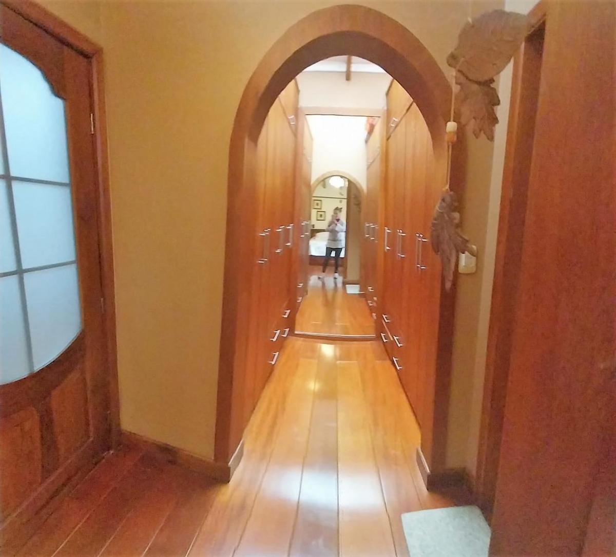 Se Vende Casa en La Mitad del Mundo con Amplio Terreno — imagen 4