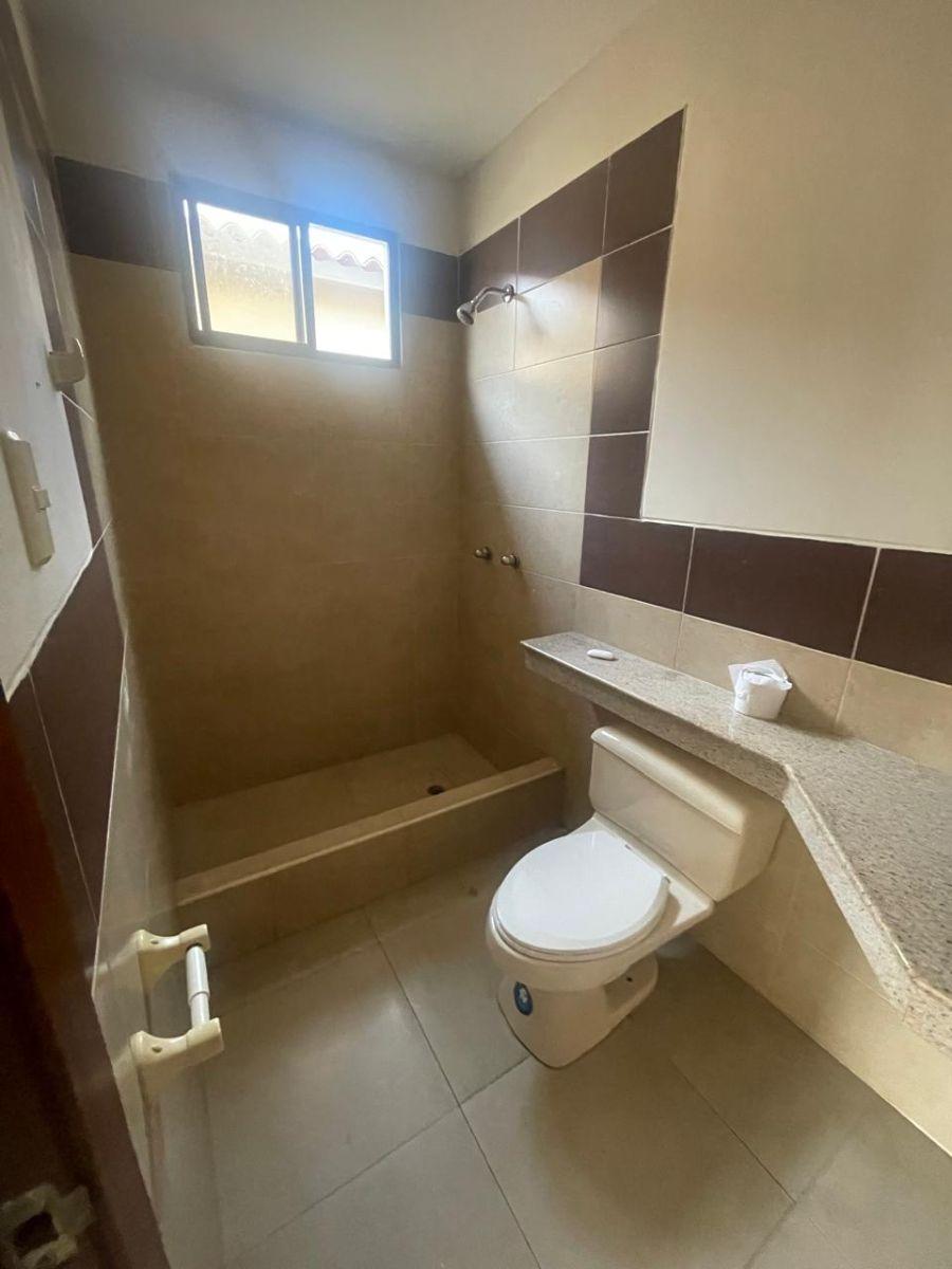 Casa en Venta Moderna y Solida en Urb. Ciudad Celeste, Propietaria Abierta a Escuchar Ofertas Serias, Guayas — imagen 4