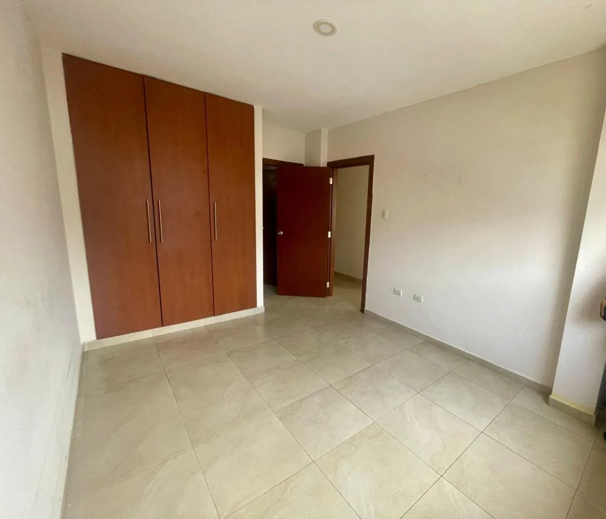 Casa en Venta Moderna y Solida en Urb. Ciudad Celeste, Propietaria Abierta a Escuchar Ofertas Serias, Guayas — imagen 3